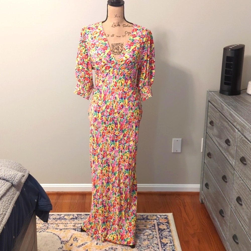 NWT stunning Floral 3/4 Sleeve Dress